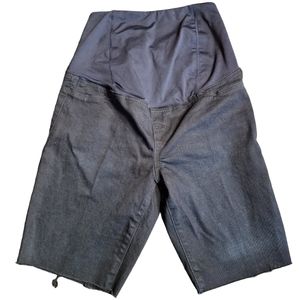 NEW Ingrid & Isabel Maternity Bermuda Shorts Size 6  Darkwash Blue